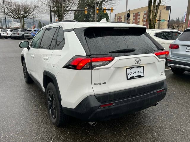 Used 2021 Toyota RAV4 LE image 8
