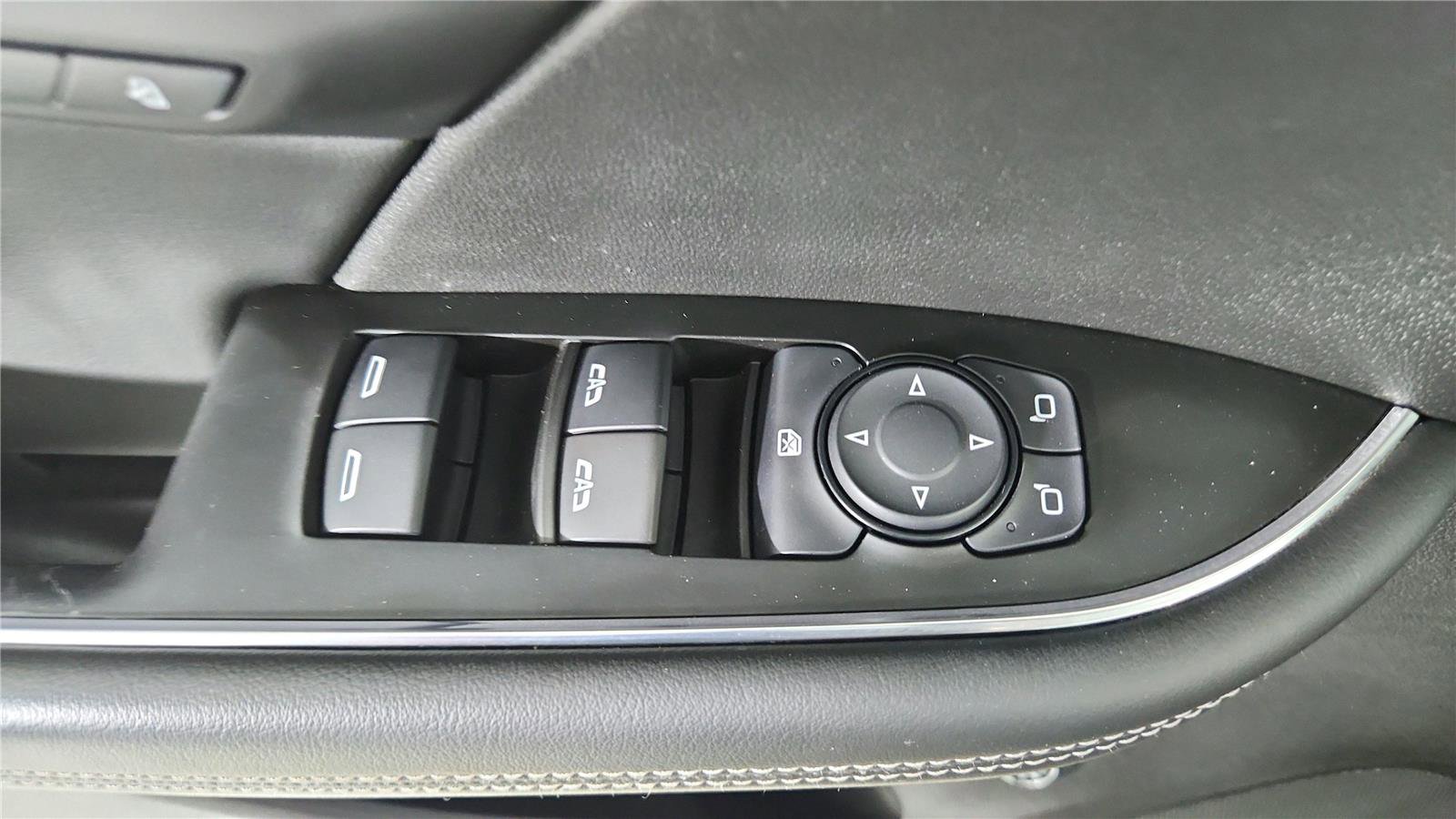 Used 2021 Buick Envision Essence w/ Technology Package I FWD image 10