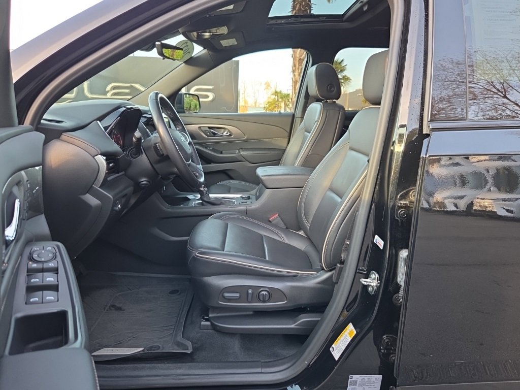 Used 2022 Chevrolet Traverse Premier w/ Redline Edition image 4