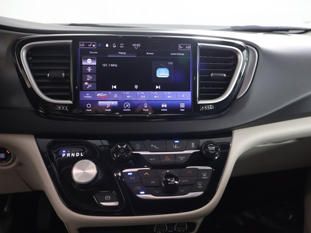 Used 2023 Chrysler Pacifica Touring-L FWD image 45