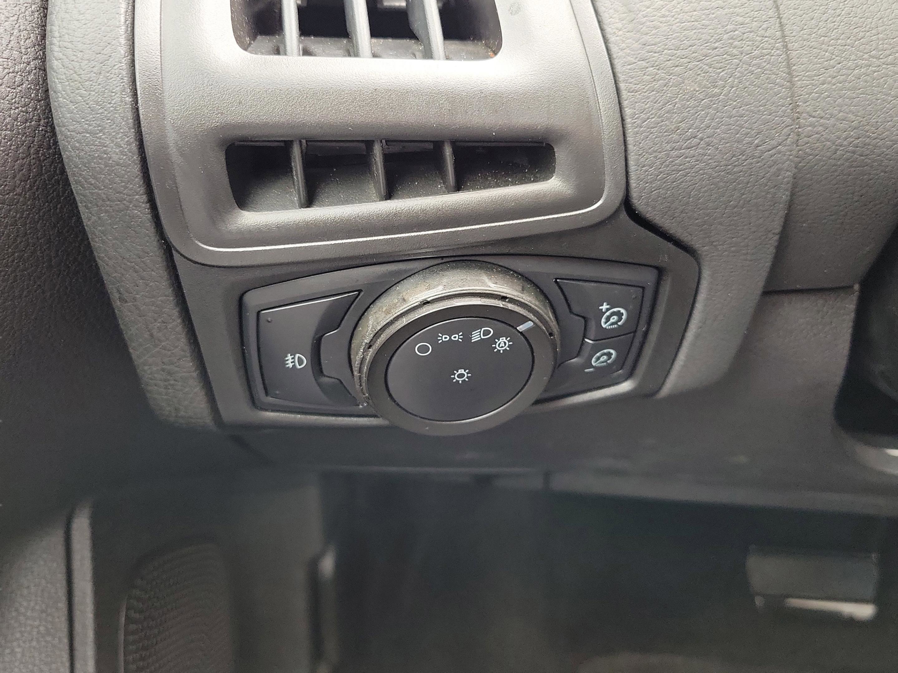 Used 2012 Ford Focus SE FWD image 26