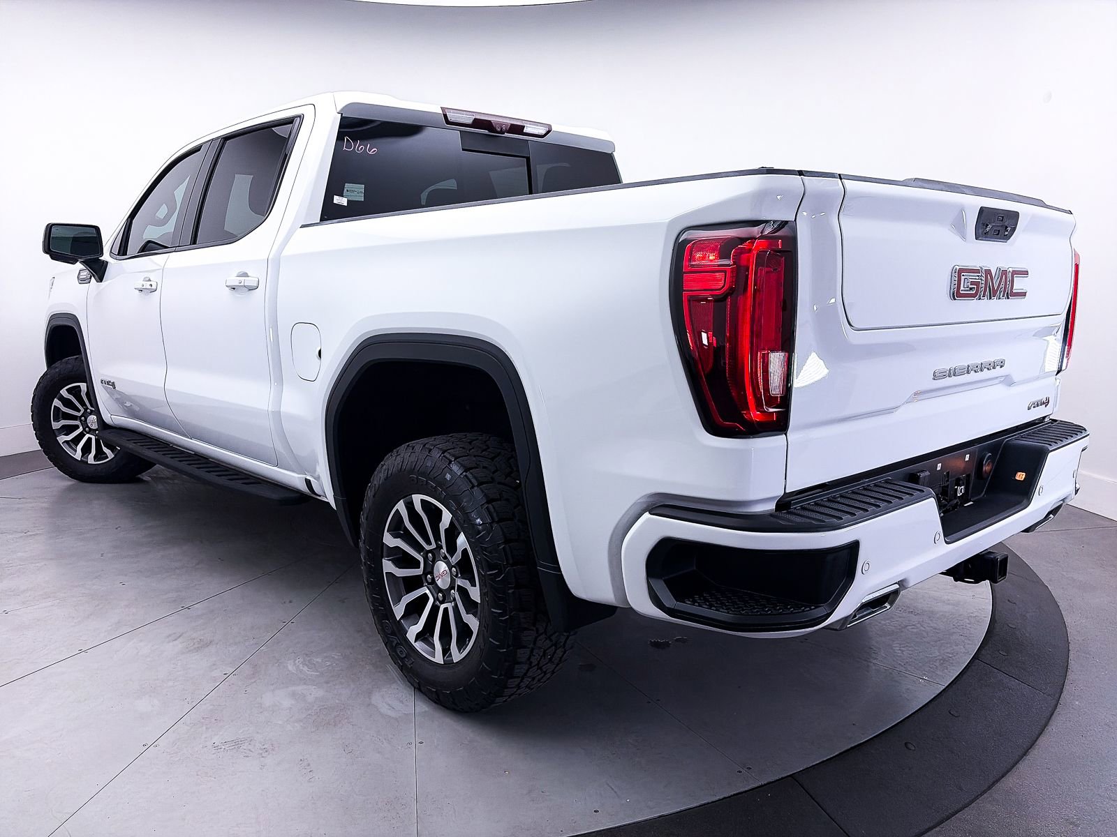 Used 2021 GMC Sierra 1500 AT4 w/ AT4 Premium Package image 2