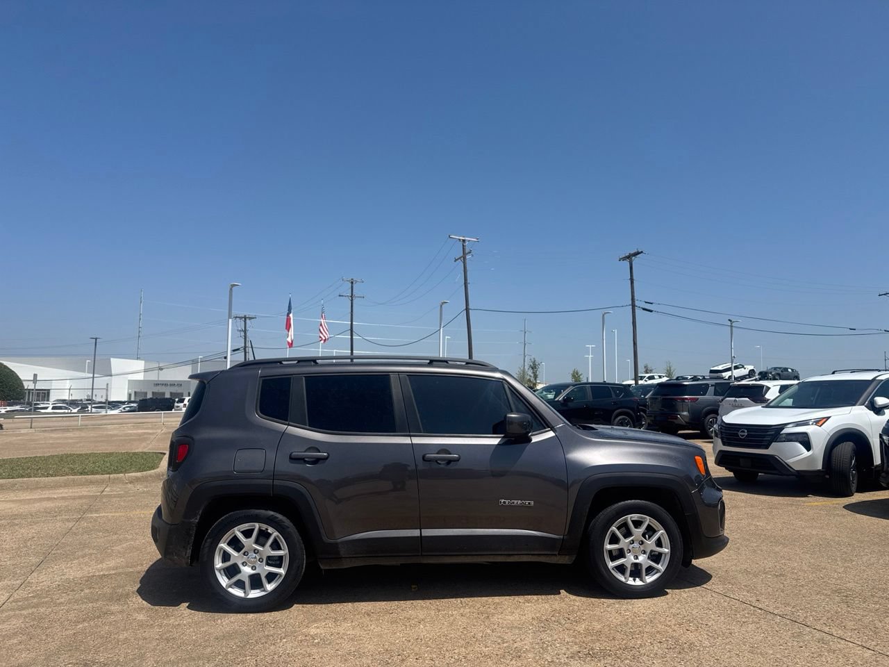 Used 2019 Jeep Renegade Latitude FWD image 23