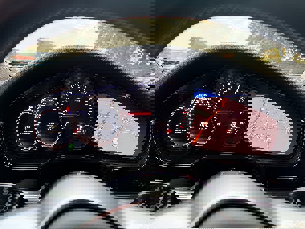 Used 2018 Porsche Panamera 4 image 24