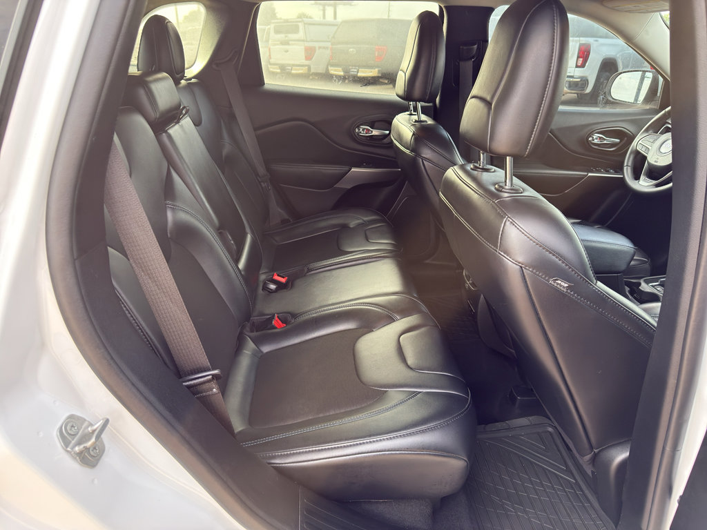 Used 2020 Jeep Cherokee Latitude Plus image 24