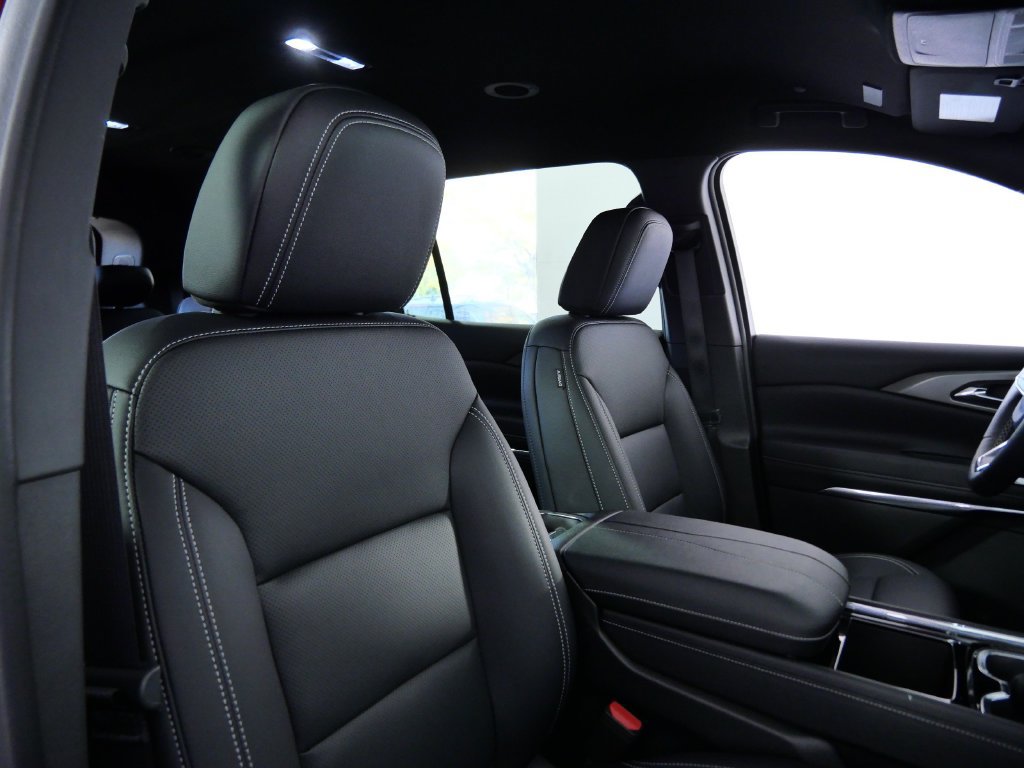 Used 2025 Chevrolet Traverse LT w/ Driver Confidence Package FWD image 10