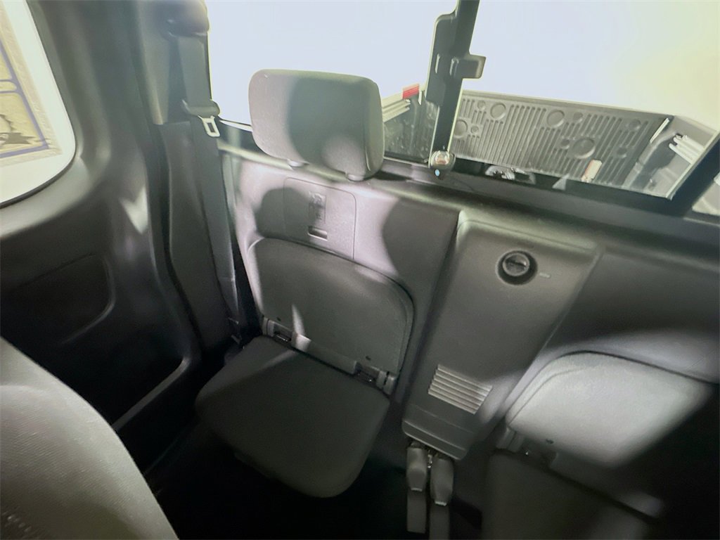 Used 2024 Nissan Frontier SV w/ SV Convenience Package image 12