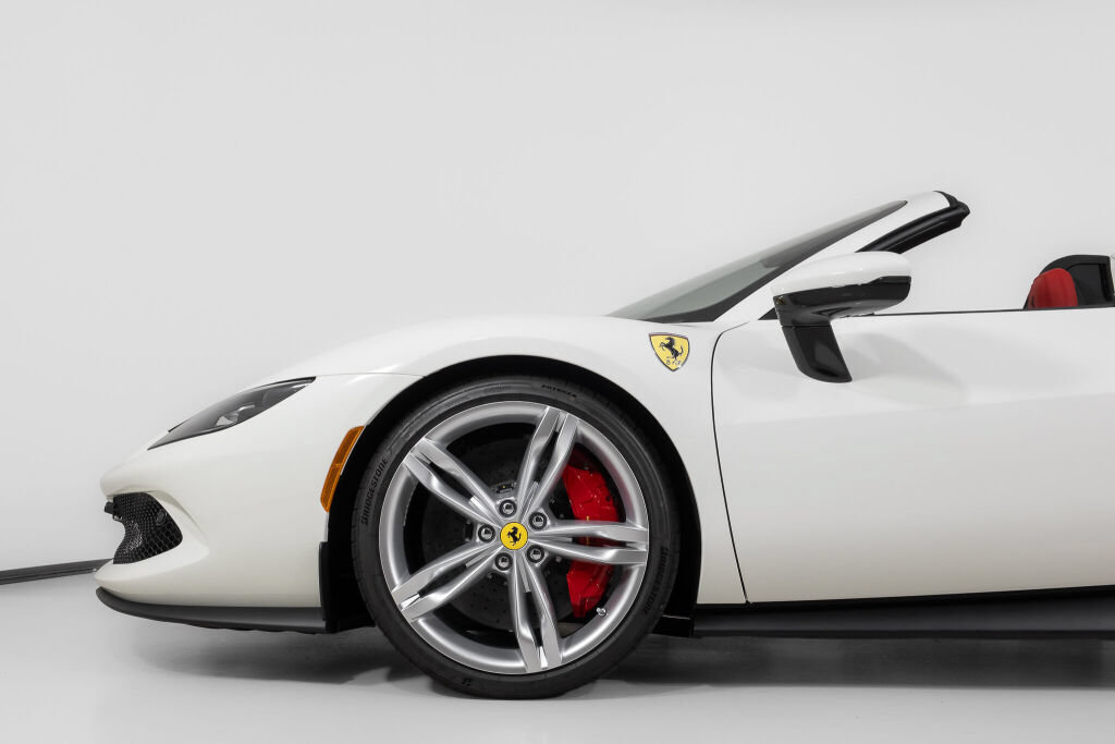 Used 2025 Ferrari 296 GTS RWD image 15