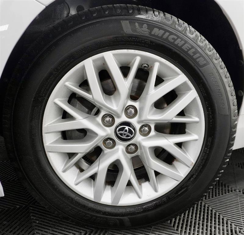 Used 2016 Toyota Camry LE FWD image 3