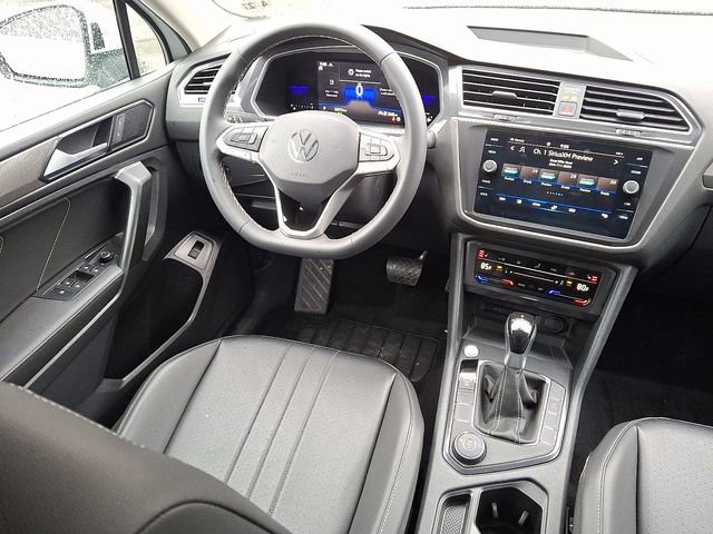 Used 2022 Volkswagen Tiguan SE AWD/4WD image 14