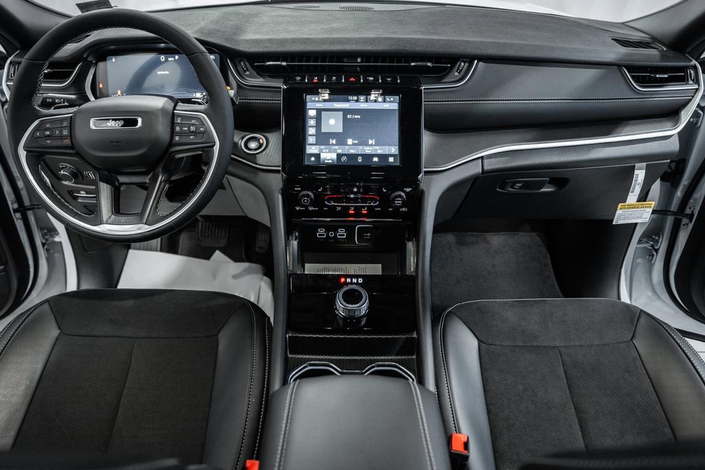 New 2025 Jeep Grand Cherokee L Altitude image 18