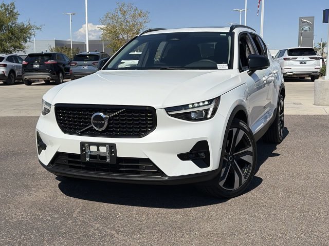 Certified 2023 Volvo XC40 B4 Ultimate w/ Climate Package FWD image 3