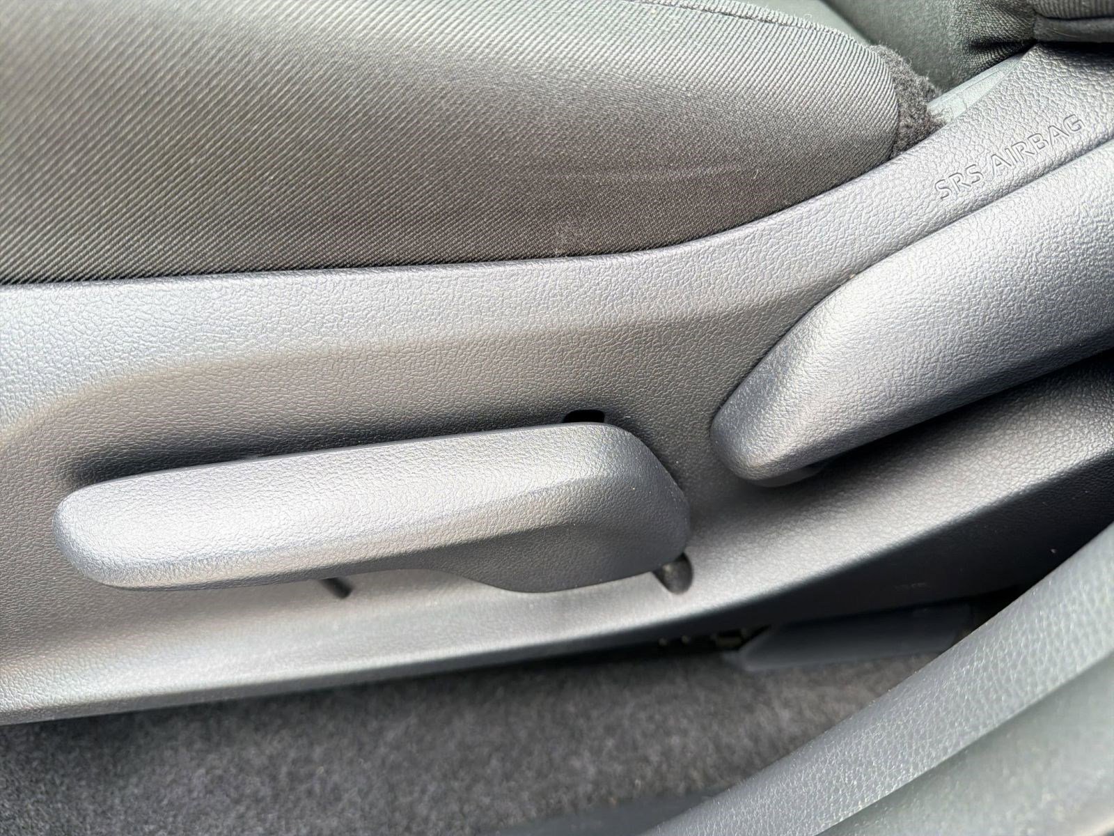 Used 2022 Toyota RAV4 LE image 13