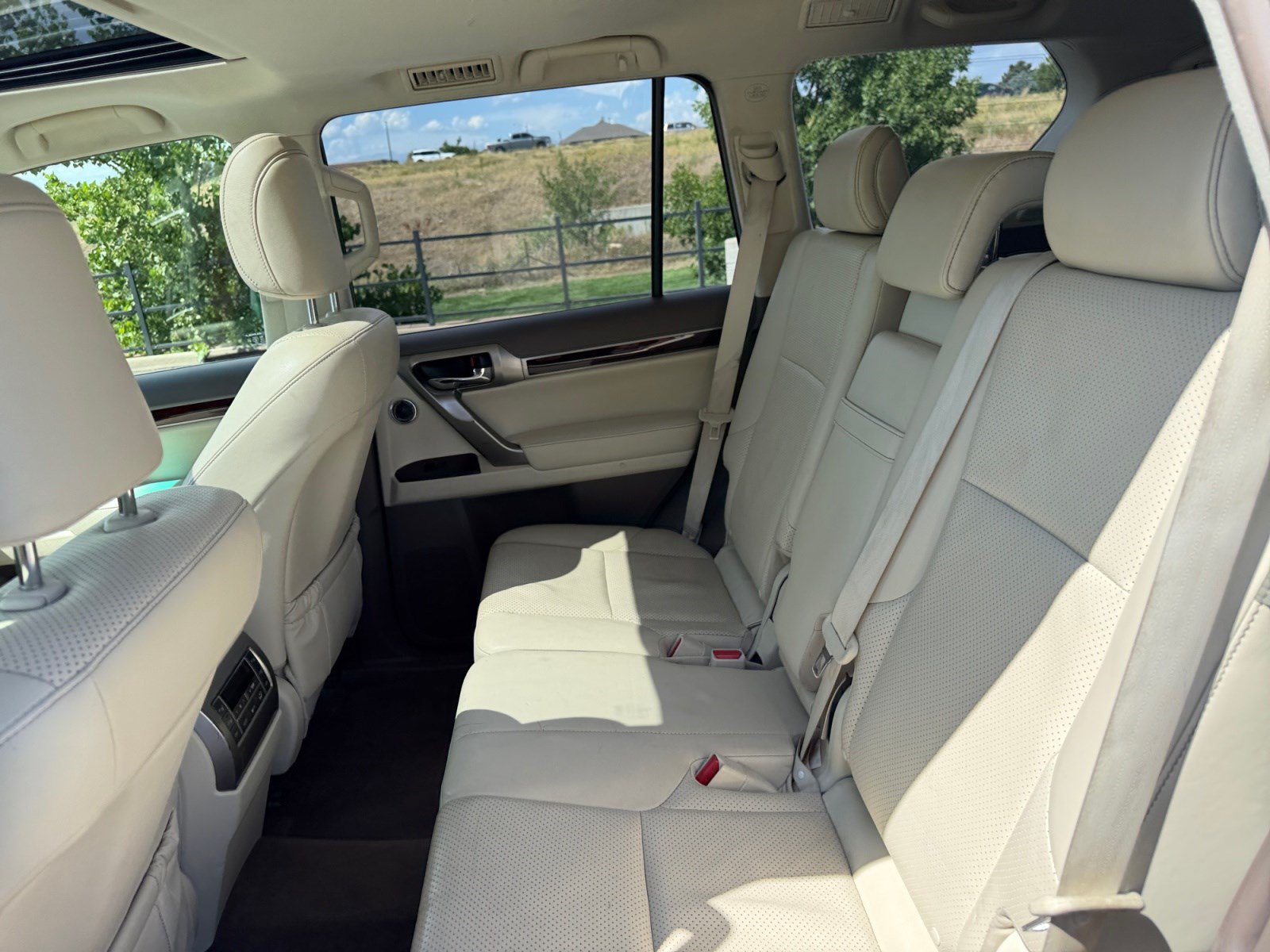 Used 2016 Lexus GX 460 Luxury w/ Preferred Accessory Package AWD/4WD image 17