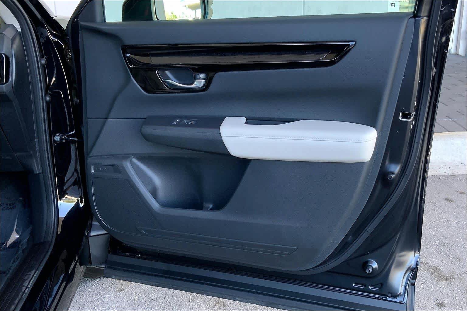 Used 2025 Honda CR-V EX-L image 39