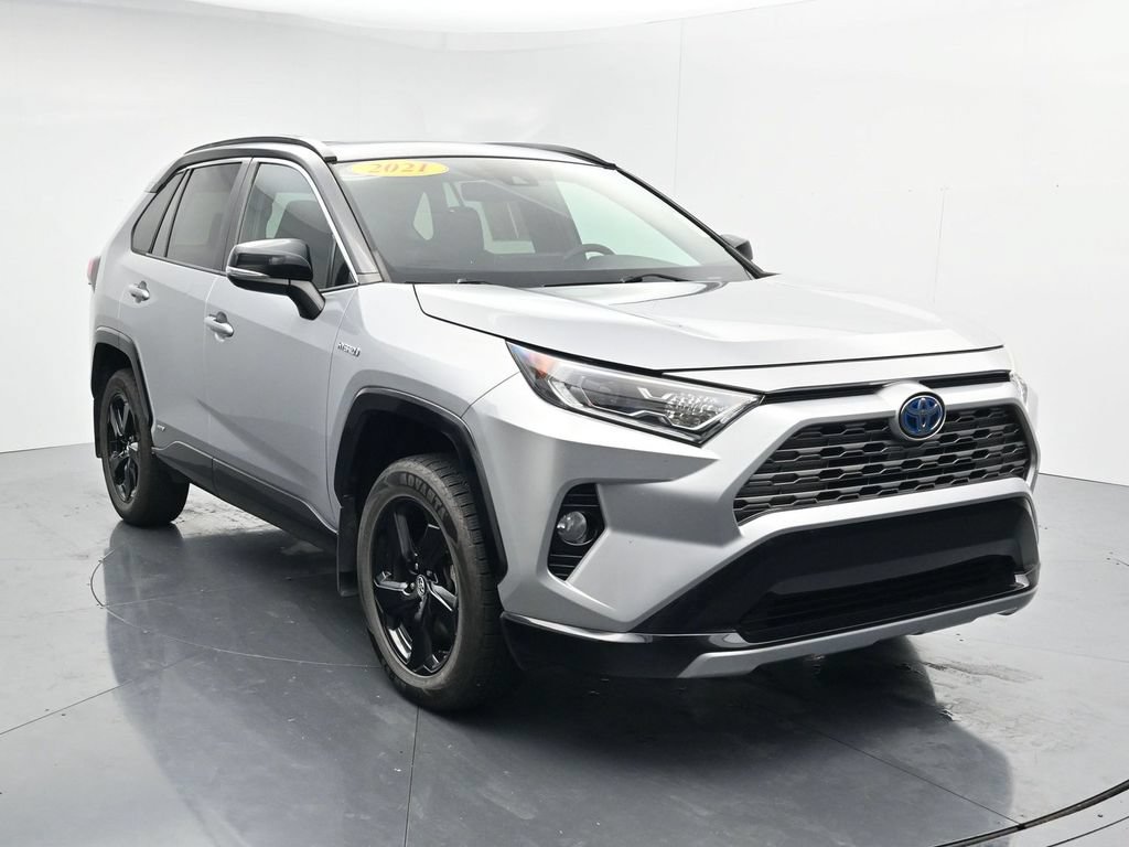 Used 2021 Toyota RAV4 XSE AWD/4WD image 2