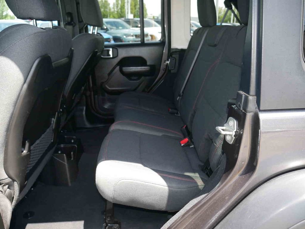 Used 2024 Jeep Wrangler Unlimited Rubicon AWD/4WD image 16