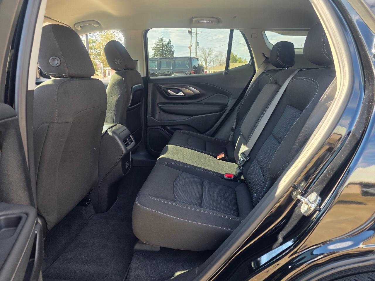 Used 2024 GMC Terrain SLE image 11