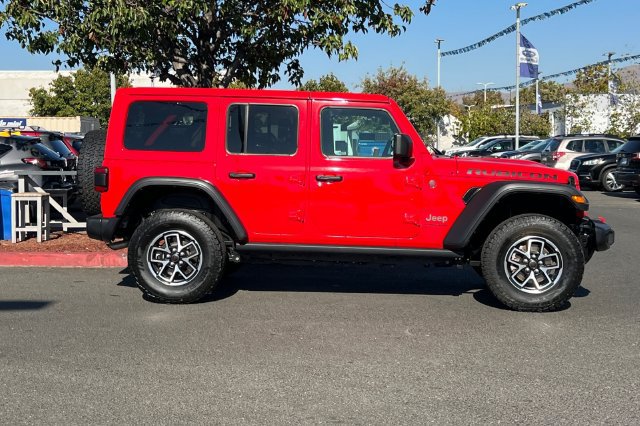 Used 2025 Jeep Wrangler Unlimited Rubicon AWD/4WD image 3