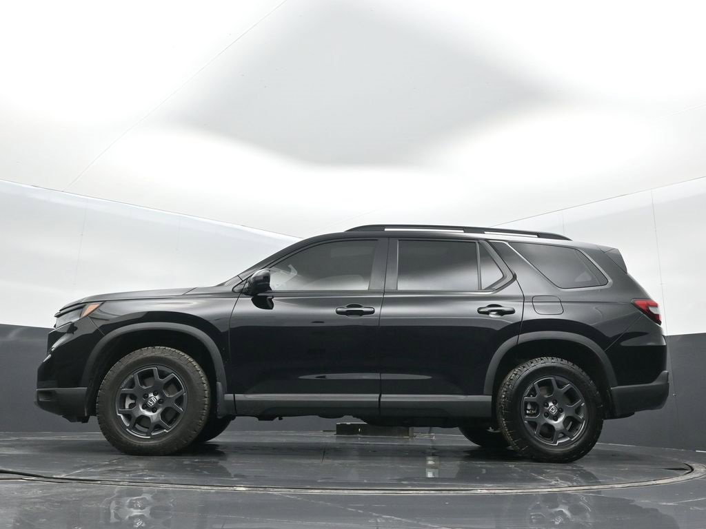 Used 2025 Honda Pilot TrailSport image 14