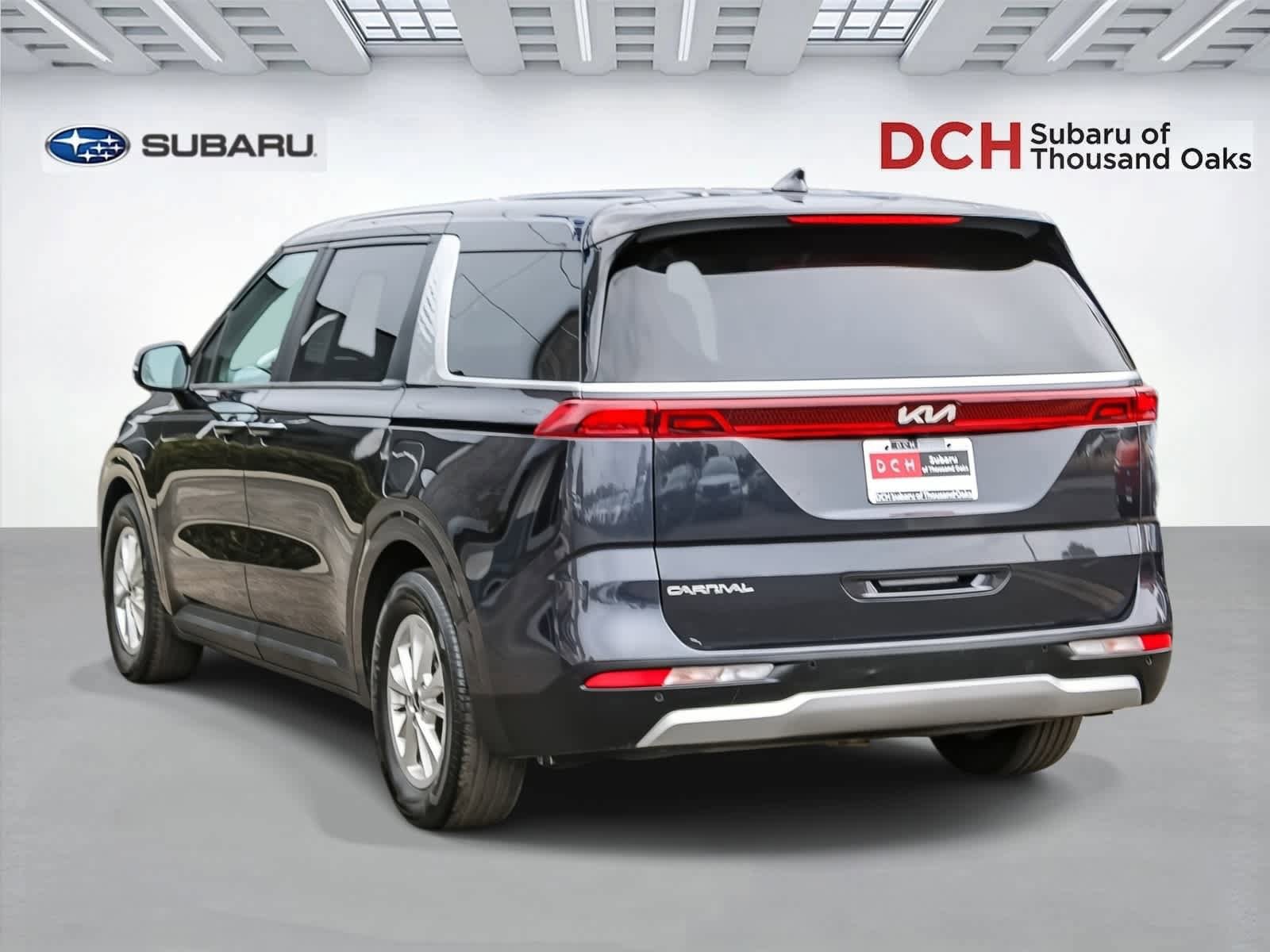 Used 2023 Kia Carnival LX FWD image 6
