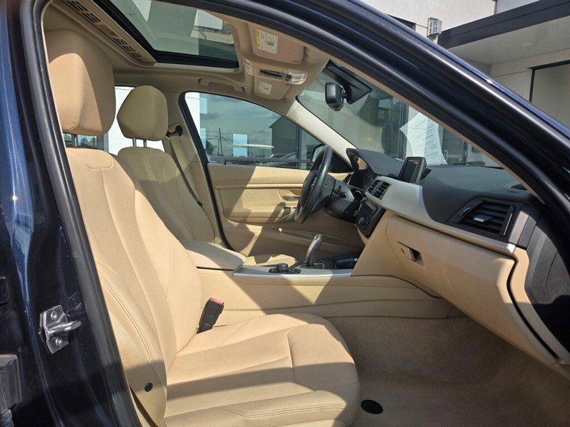 Used 2014 BMW 320i xDrive Sedan image 12