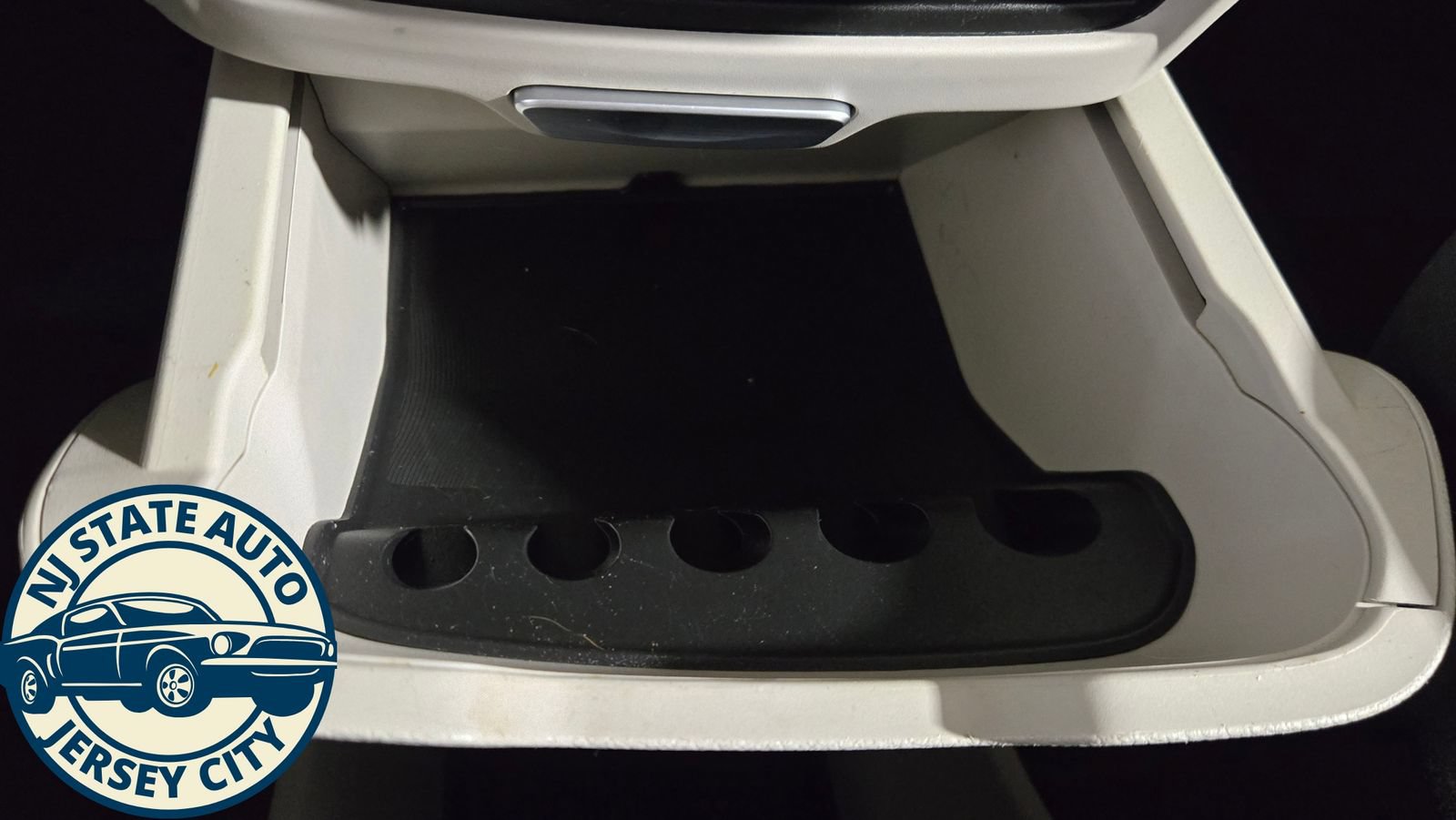Used 2019 Chrysler Pacifica Touring Plus w/ Tire & Wheel Group FWD image 17