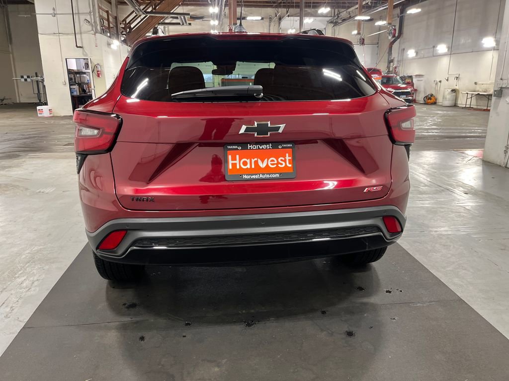 Used 2025 Chevrolet Trax RS w/ Sunroof Package image 7