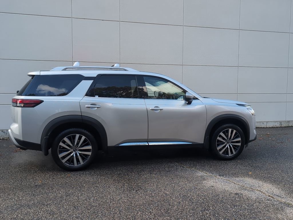 Used 2022 Nissan Pathfinder Platinum w/ Cargo Package image 5