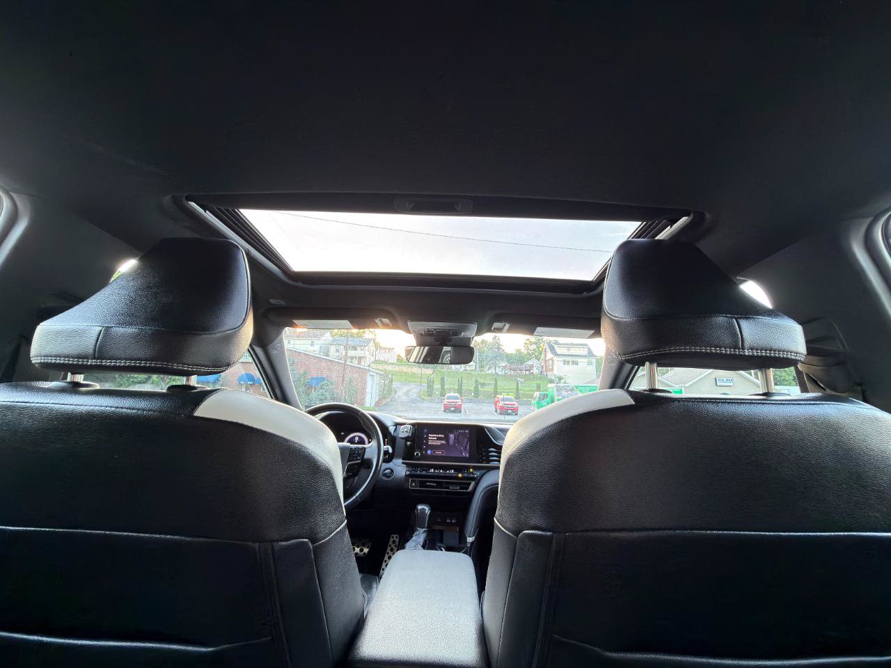 Used 2025 Toyota Camry SE w/ Convenience Package FWD image 20