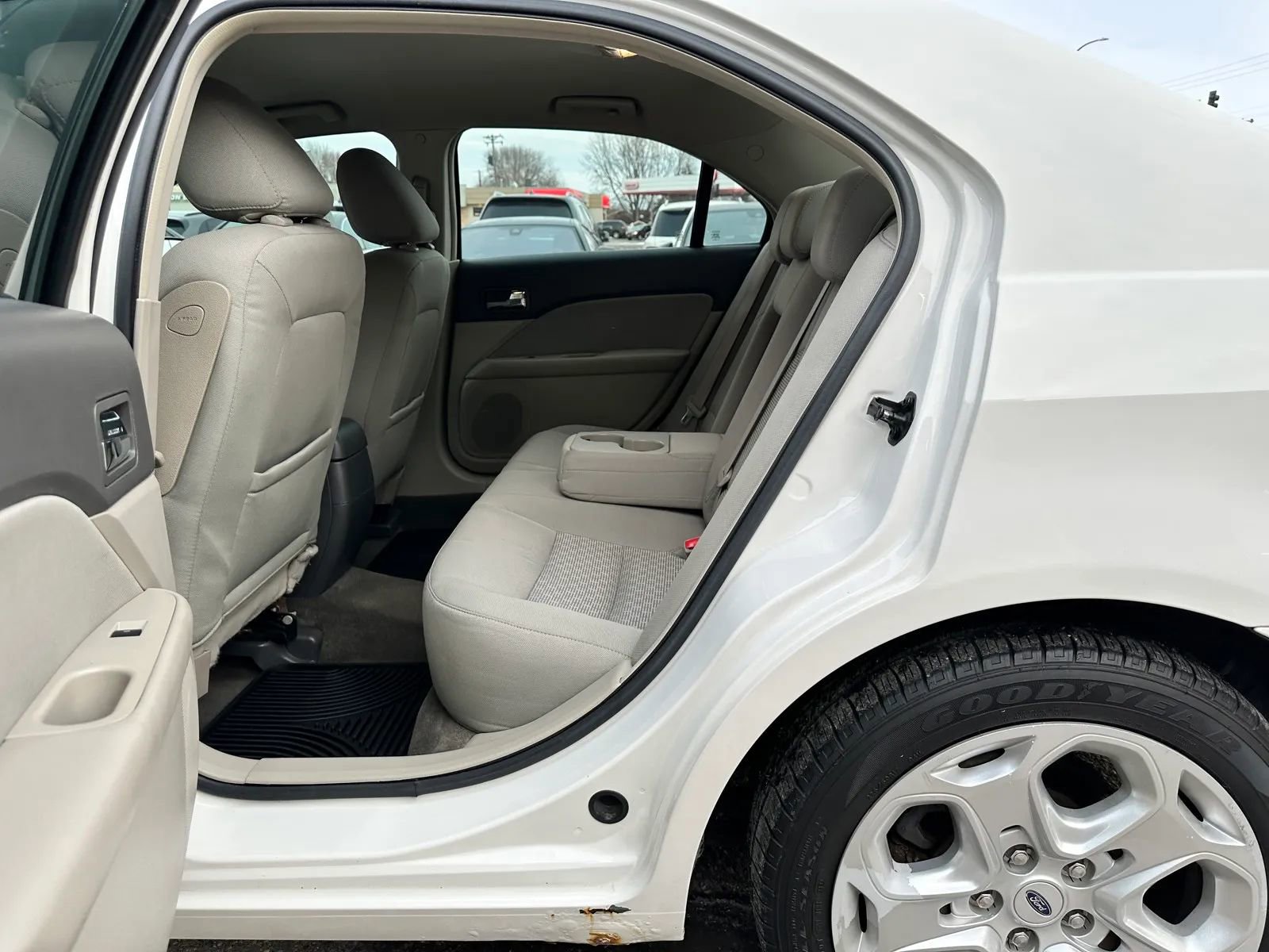 Used 2010 Ford Fusion SE FWD image 17