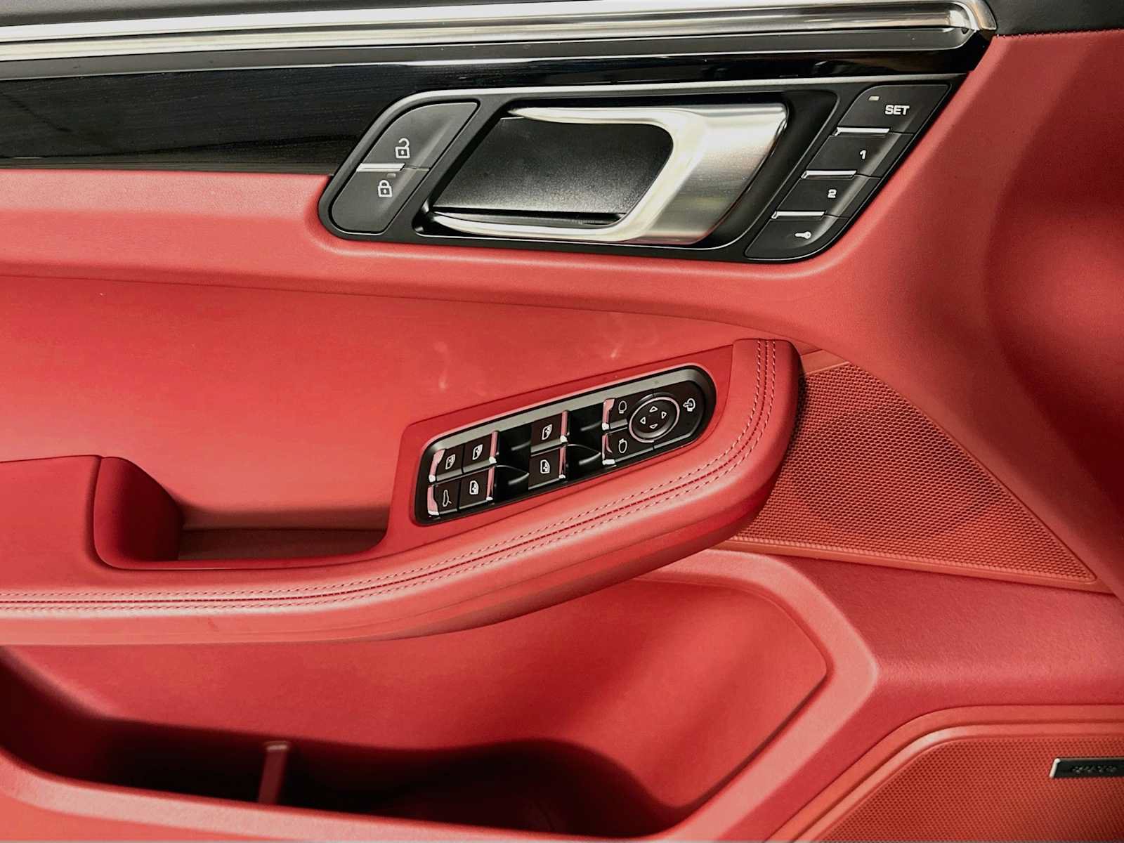 Certified 2026 Porsche Macan AWD/4WD image 11