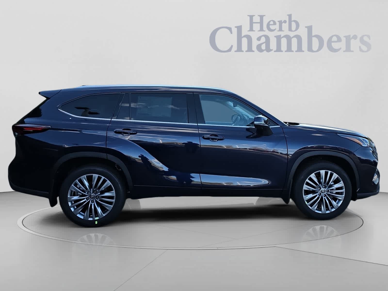New 2026 Toyota Highlander Platinum AWD/4WD image 12