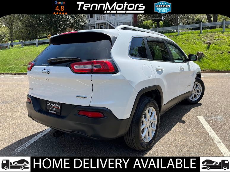 Used 2018 Jeep Cherokee Latitude Plus w/ Cold Weather Group AWD/4WD image 4