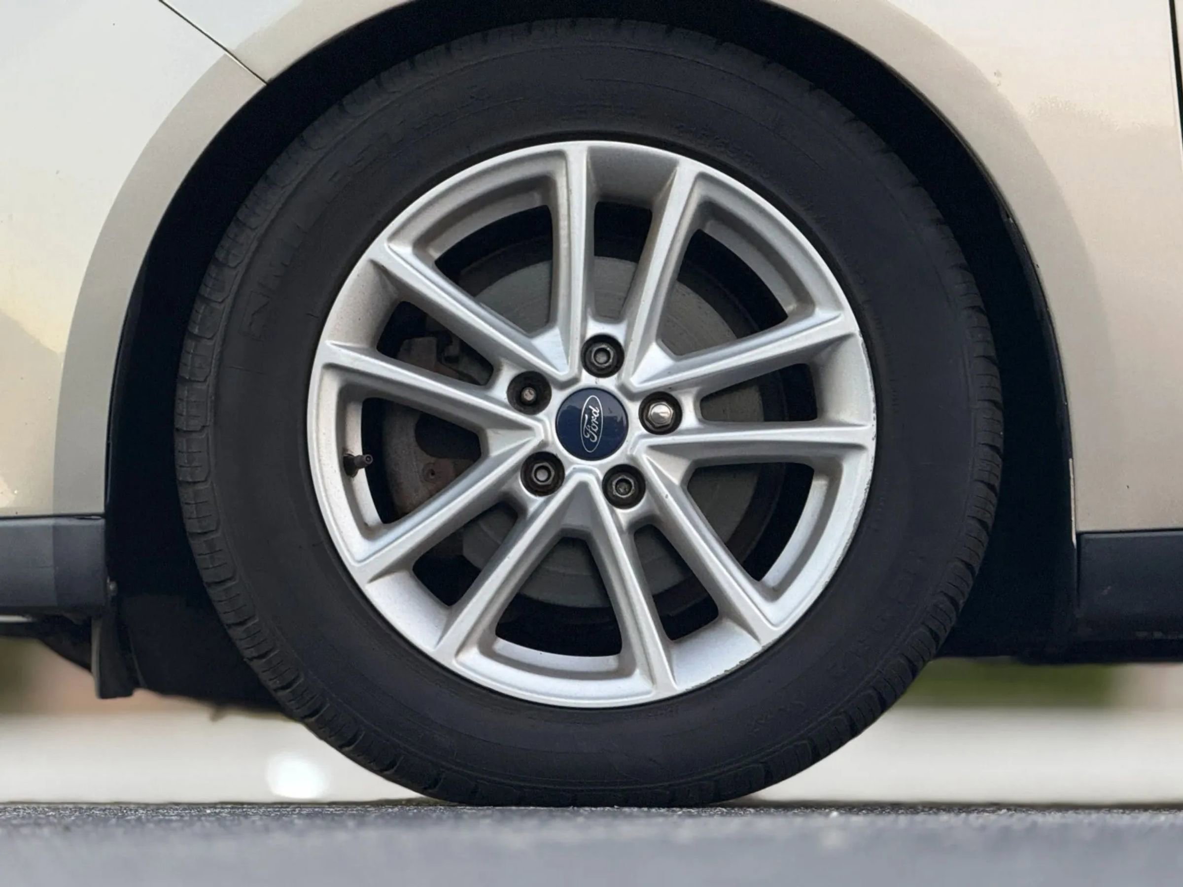 Used 2017 Ford Focus SE w/ Cold Weather Package image 27