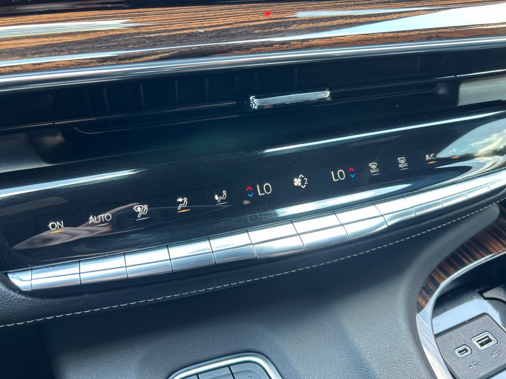 Used 2022 Cadillac Escalade ESV Premium Luxury AWD/4WD image 33