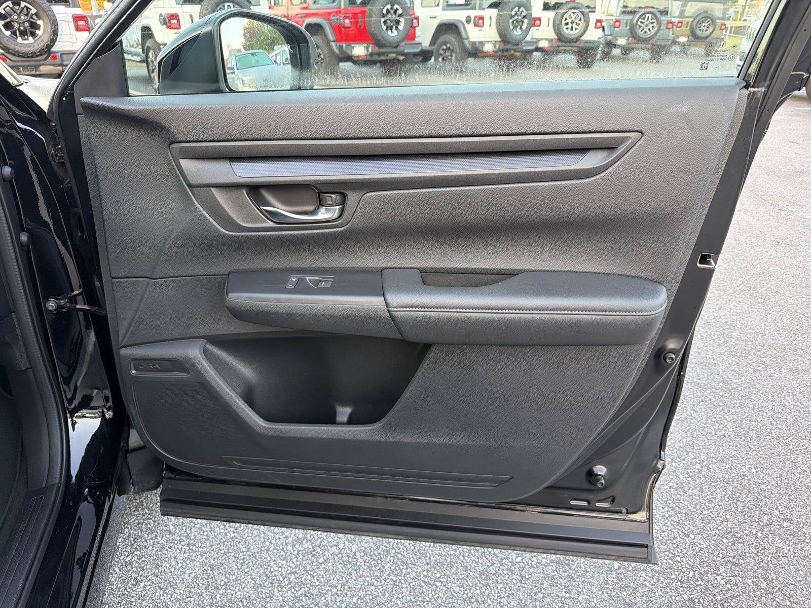 Used 2025 Honda CR-V EX image 13