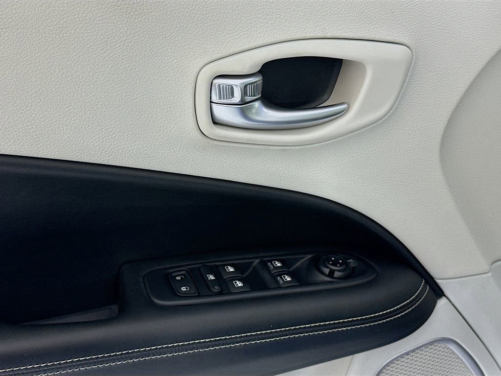 Used 2019 Jeep Compass Latitude w/ Popular Equipment Group image 23