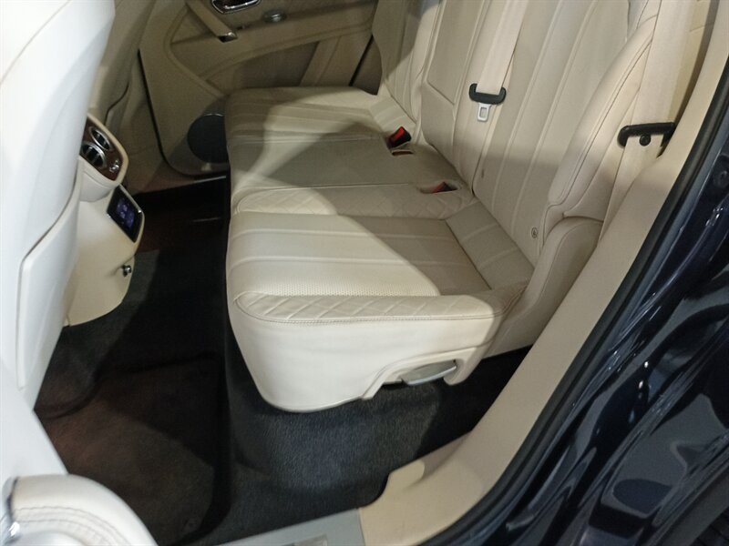 Used 2017 Bentley Bentayga AWD/4WD image 26