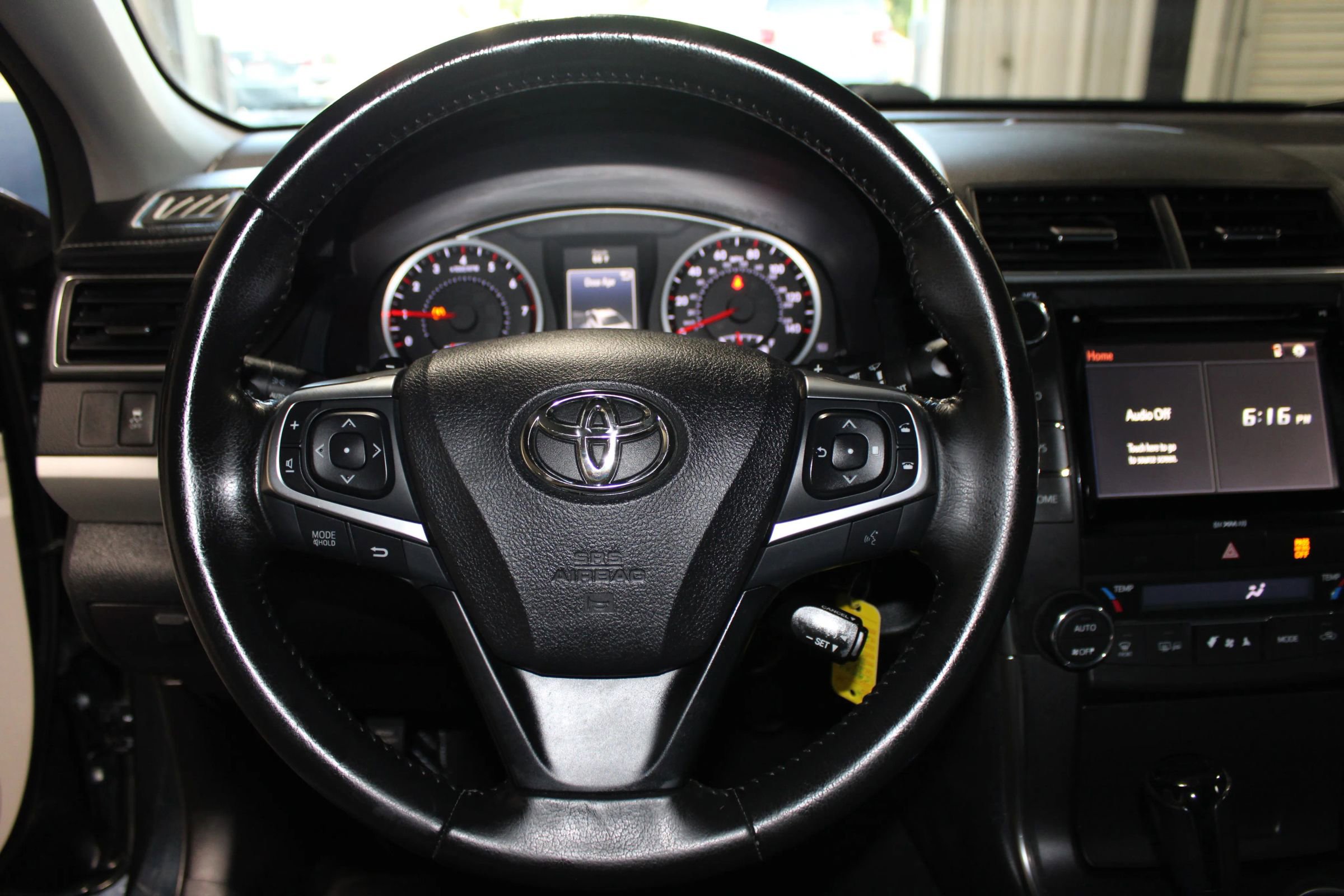 Used 2016 Toyota Camry XSE FWD image 11