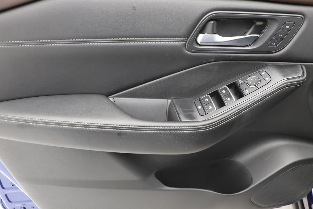 Used 2023 Nissan Rogue SL w/ SL Premium Package image 15