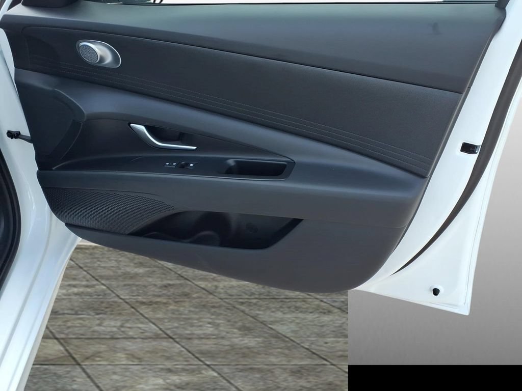 Used 2026 Hyundai Elantra SE FWD image 10