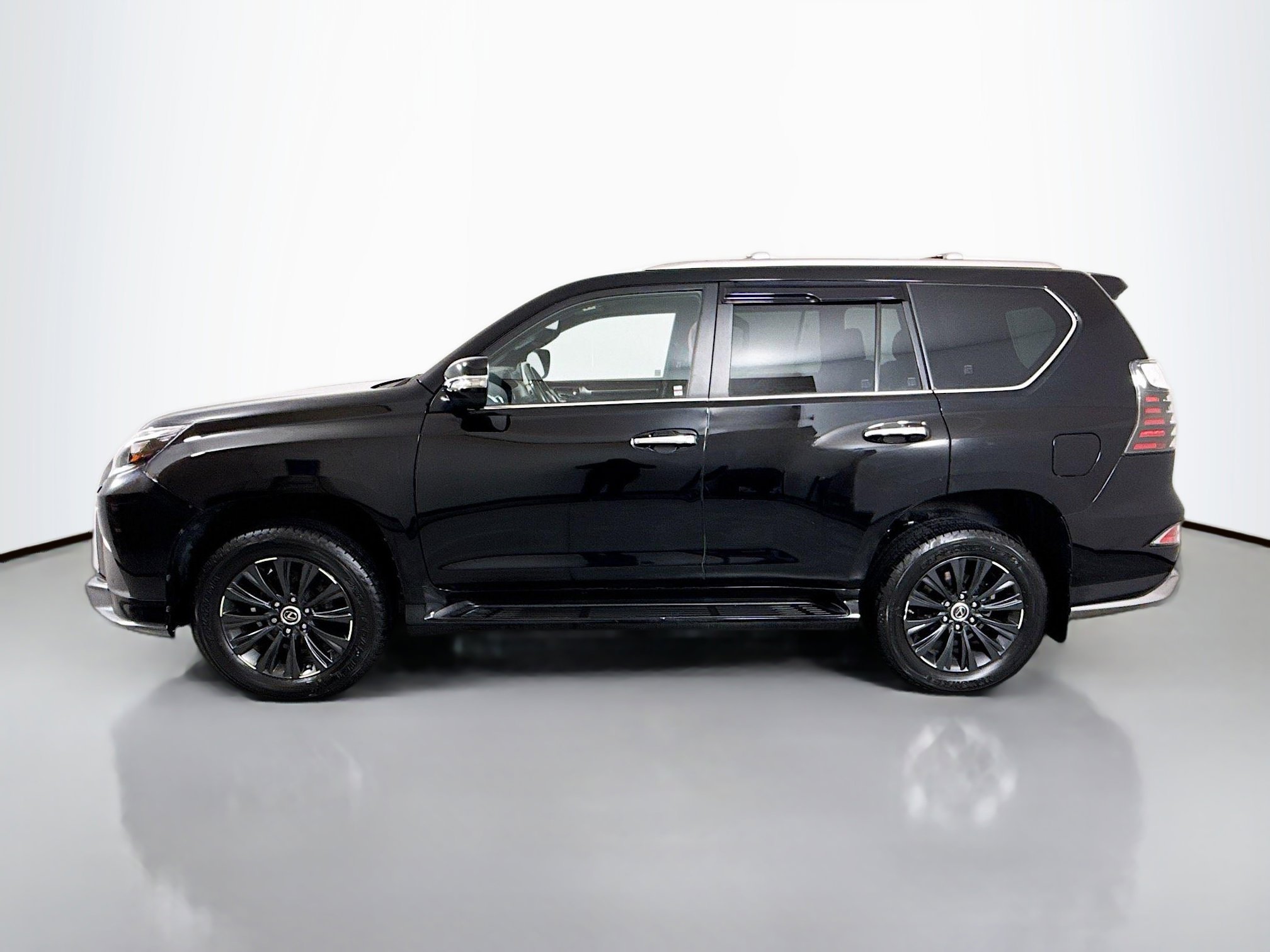 Certified 2023 Lexus GX 460 Luxury w/ Sport Design Package AWD/4WD image 4