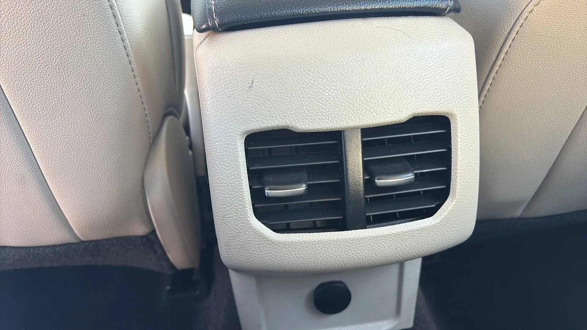 Used 2017 Ford Fusion SE w/ Fusion SE Technology Package image 25
