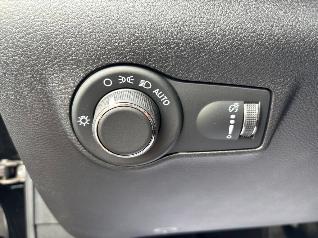 Used 2024 Jeep Compass Sport AWD/4WD image 16