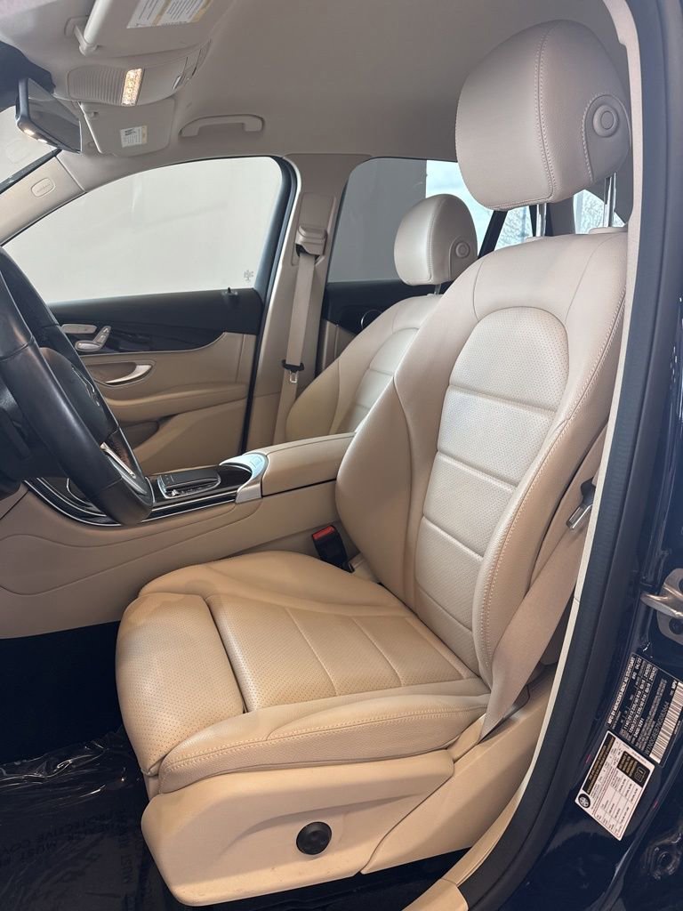 Used 2022 Mercedes-Benz GLC 300 4MATIC image 5