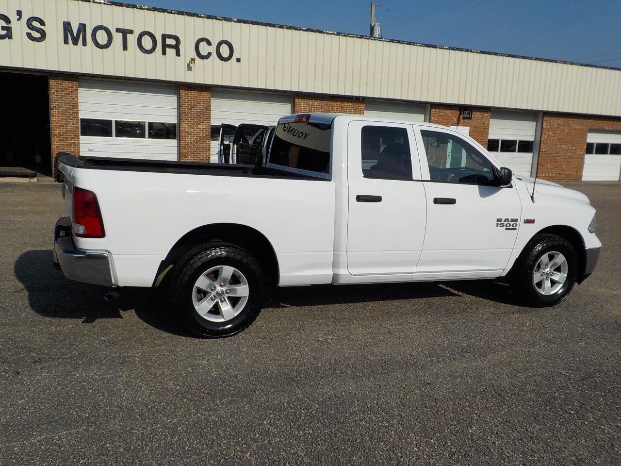Used 2019 RAM 1500 Tradesman w/ Chrome Appearance Group RWD image 6
