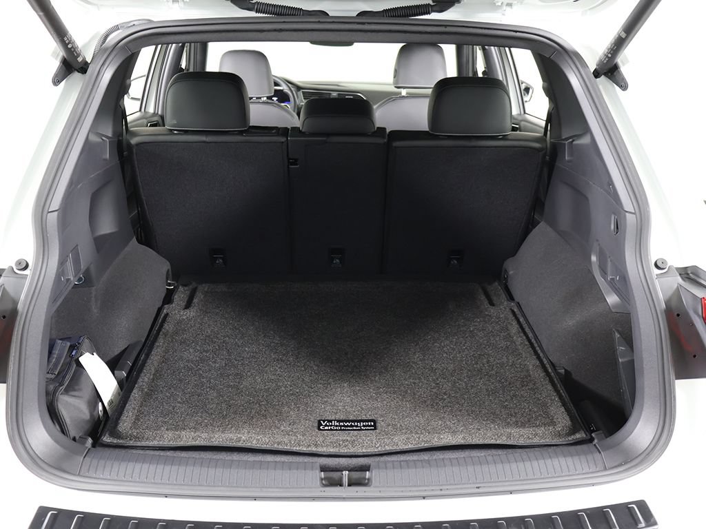 Used 2024 Volkswagen Tiguan SE R-Line AWD/4WD image 19