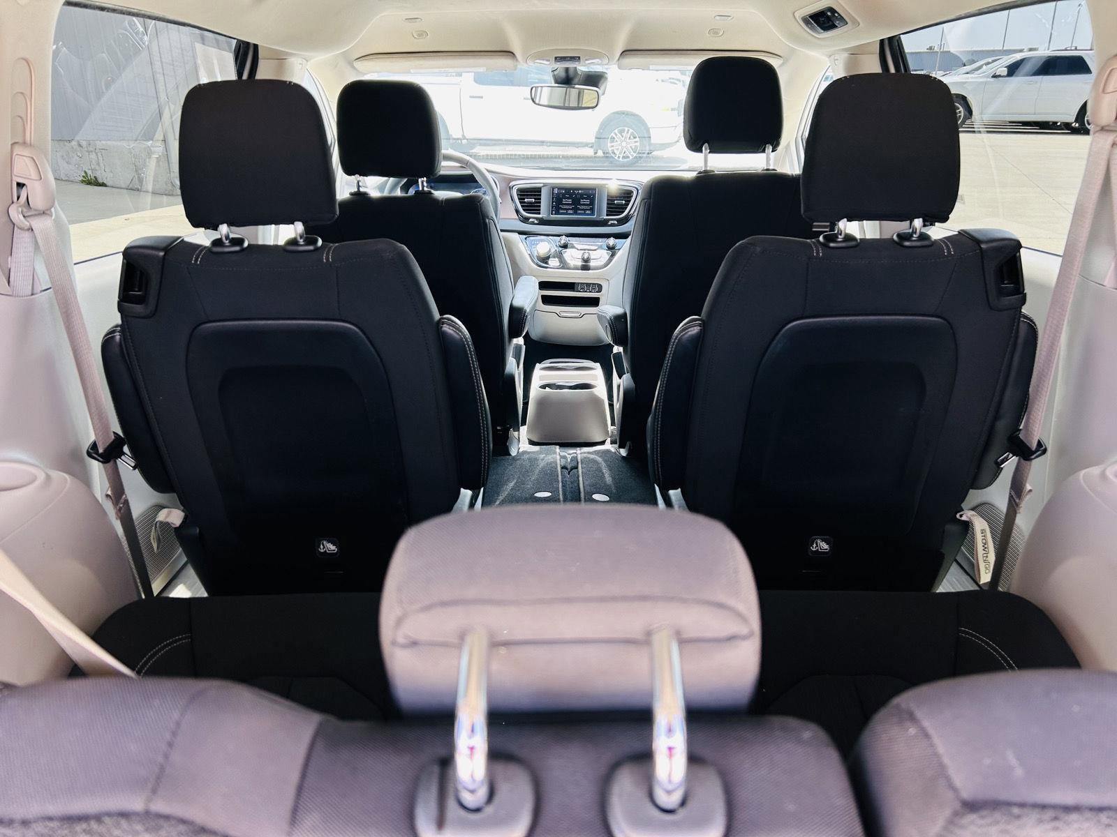 Used 2023 Chrysler Voyager LX image 26