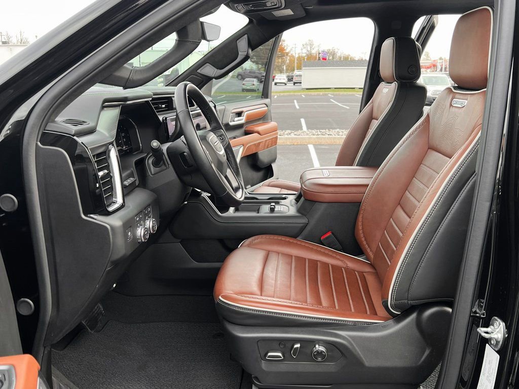 Used 2025 GMC Sierra 3500 Denali Ultimate image 2